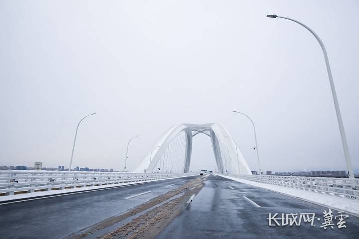 瓣瓣同心 | 京雄高速织密京津冀"交通网"_北京_高速公路_大桥