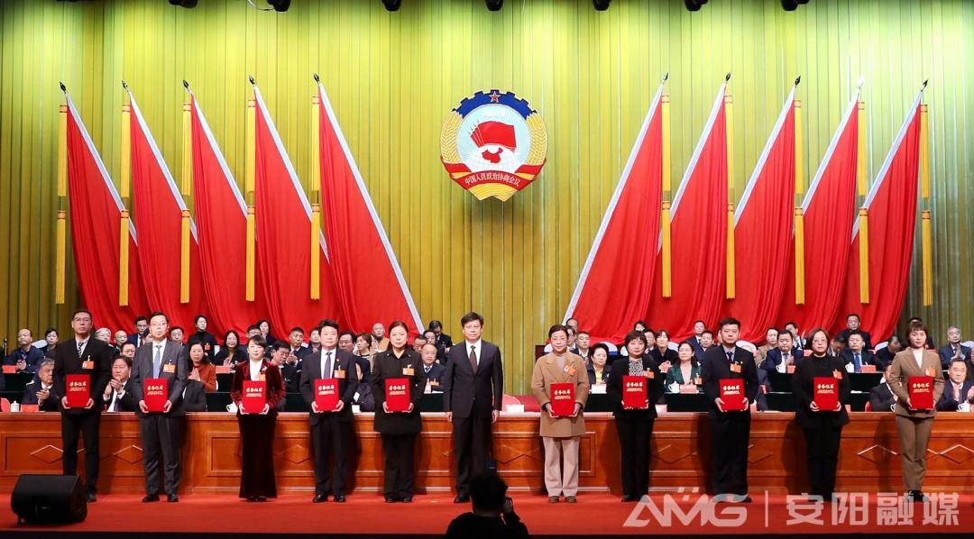 两会直通车丨10名优秀政协委员,10件优秀提案,10篇