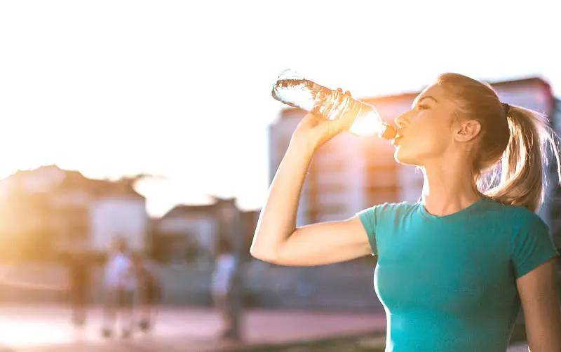 每天这个点喝水,肾好身体好~_水分_橙子_肾脏