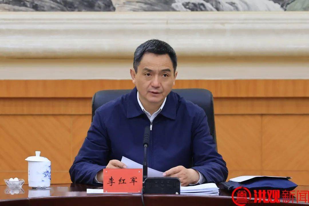 市委副书记,市长万广明,市人大常委会主任李镇发等市委理论学习中心组