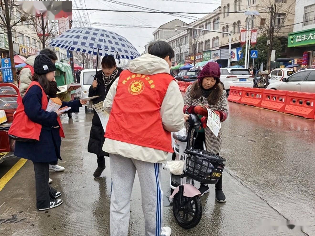 桃源县枫树维回乡大学生志愿者助力禁毒宣传_毒品_群众_活动