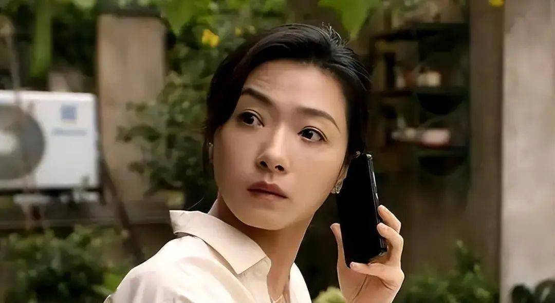 "不婚族"万茜:我这辈子做过最正确的决定,就是嫁给摄影师老公_表演