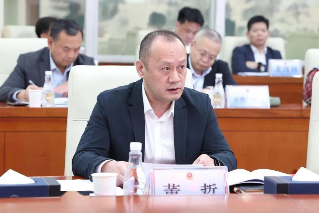 宝安区委常委,副区长董哲,龙岗区委常委,副区长黄文雅,龙华区副区长