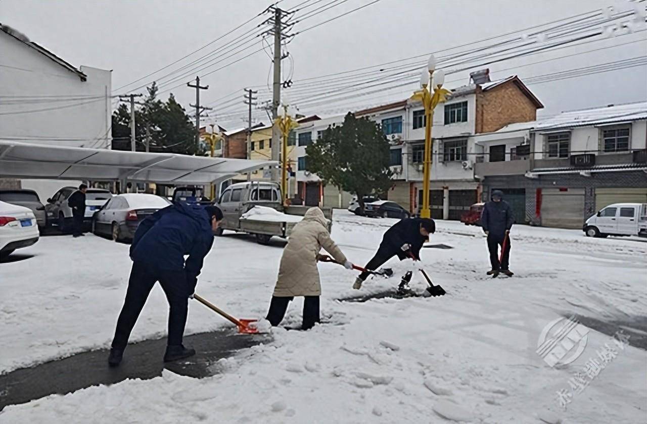 赤壁市余家桥乡:除冰雪 保通畅 暖民心_工作_进行_保障