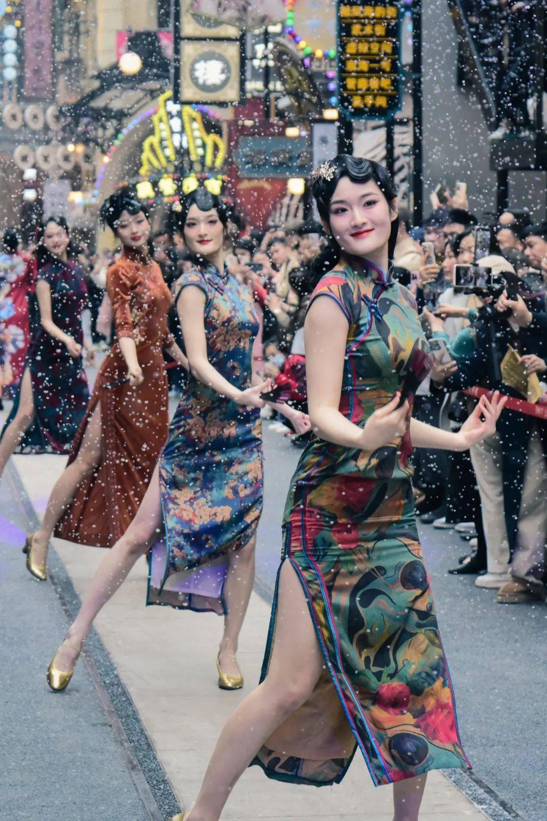 打卡这些网红点位一步一景,处处精致《闺蜜出片秘籍》03能躲过