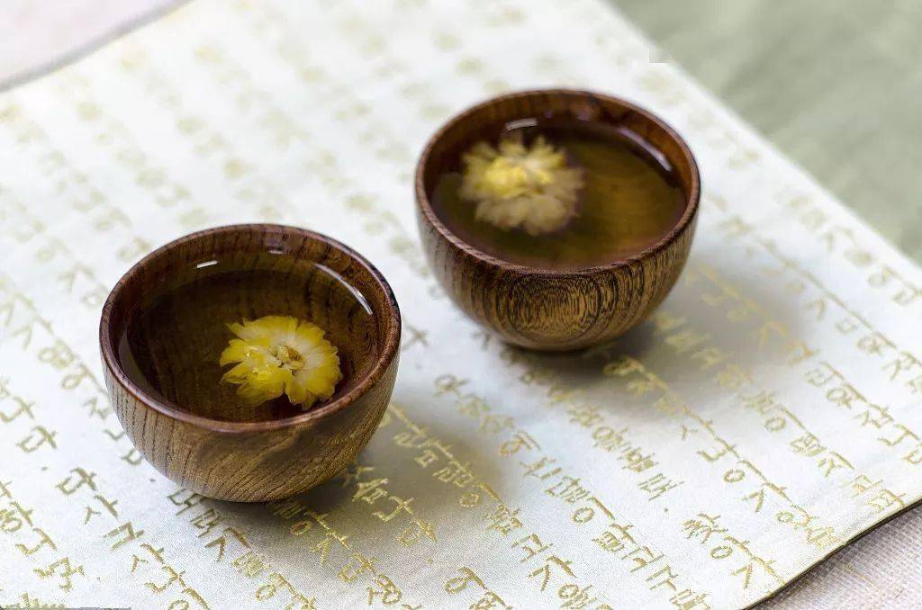 忌食或少食:荞麦,柚子,柑,金橘,金橘饼,橙子,荸荠,生萝卜,地骷髅,芥菜