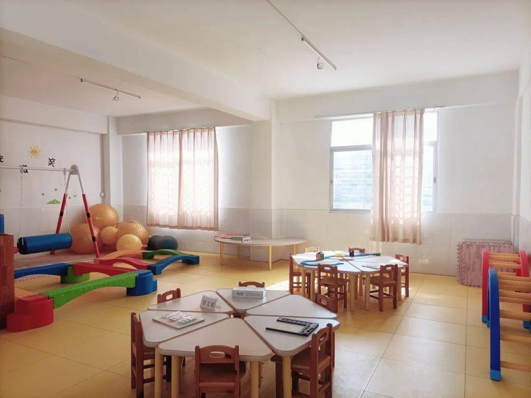 图:金英学校特殊教育资源教室△图:东升小学特殊教育资源教室特殊