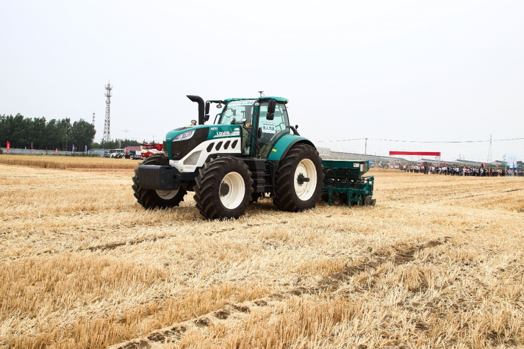 青岛首台cvt重型智能拖拉机落地!cvt拖拉机有啥好的?_作业_速度_技术