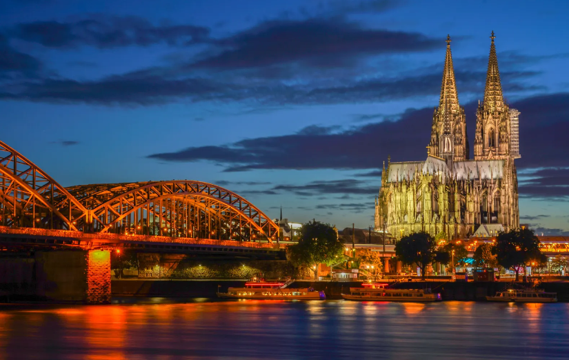 雅致闻名于世界科隆大教堂集宏伟与细腻于一身耗时600多年才完工的