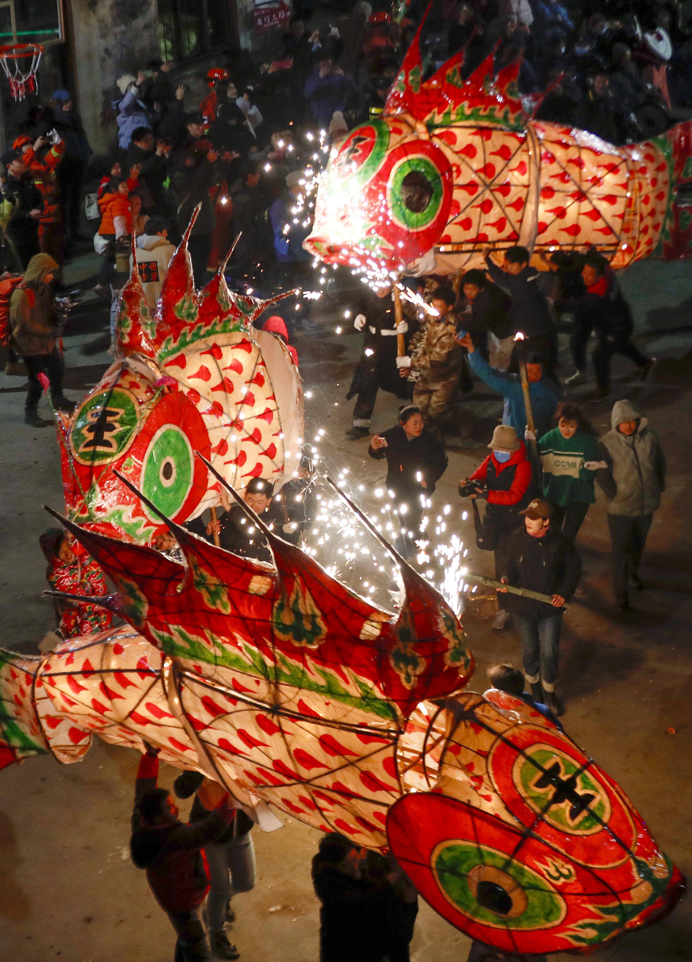 安徽歙县:嬉鱼灯 迎元宵#_田村_汪满田_溪头镇