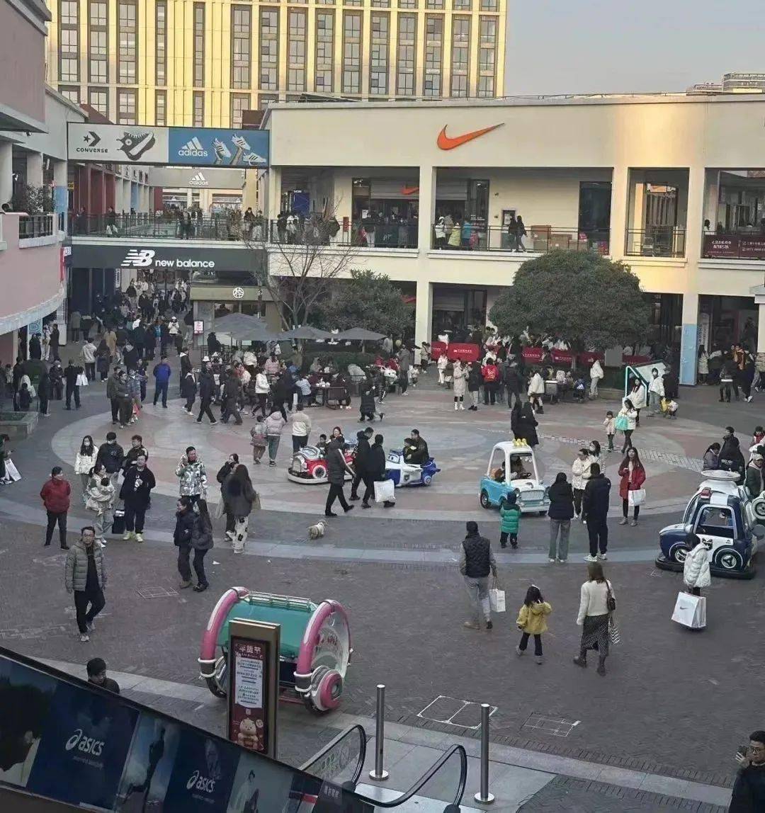 海宁这里卖爆了!_奥特莱斯_广场_消费
