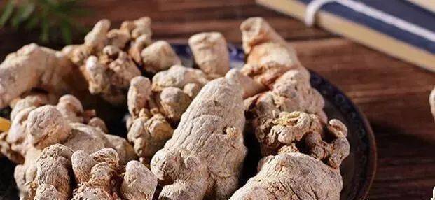 明明用三七就能美,却偏偏去整容!三七粉这样服用,祛斑效果更明显.....