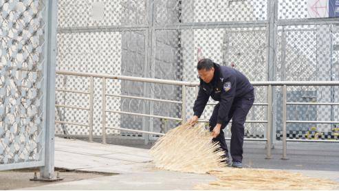 雨雪中的监狱会见路……_积雪_江苏_会见室