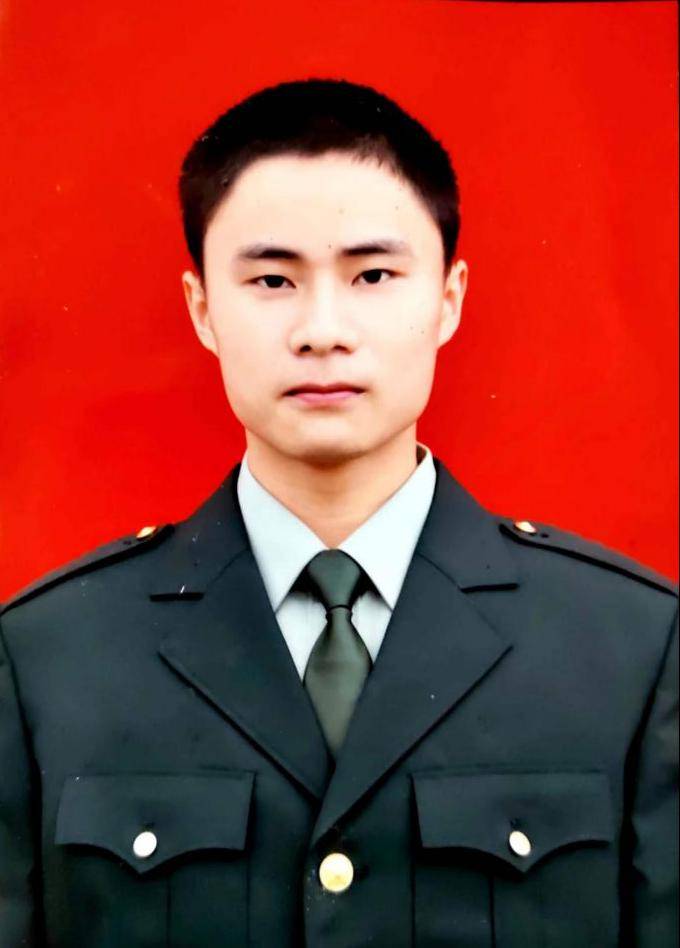 陈威威四川省万源市人,2016年9月入伍,中共党员,2023年3月荣立战备