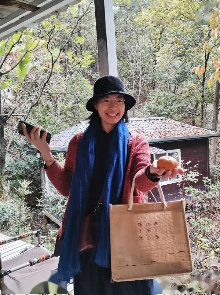 随着广告宣传的多样化,三株口服液,中华鳖精,人参蜂王浆,太阳神口服液