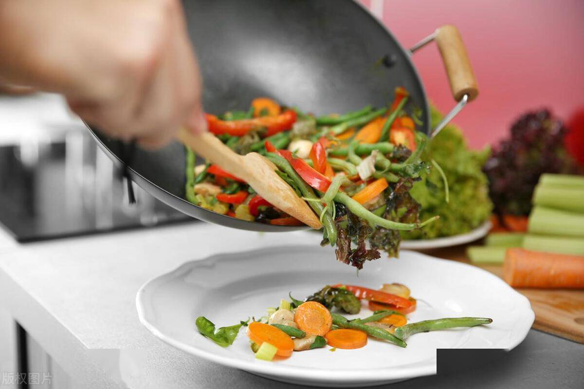 肿瘤患者人数增加,医生提醒:炒菜4个行为危害大!_王磊_习惯_身体