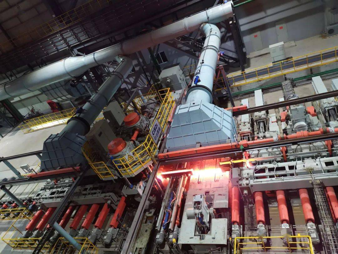 轧机生产线第一条轻轨长尺预弯生产线第一条长尺矫直生产线第一条自动