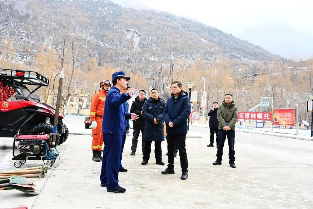 欢度春节丨许建国深入公安机关,消防救援队伍调研指导工作并看望一线
