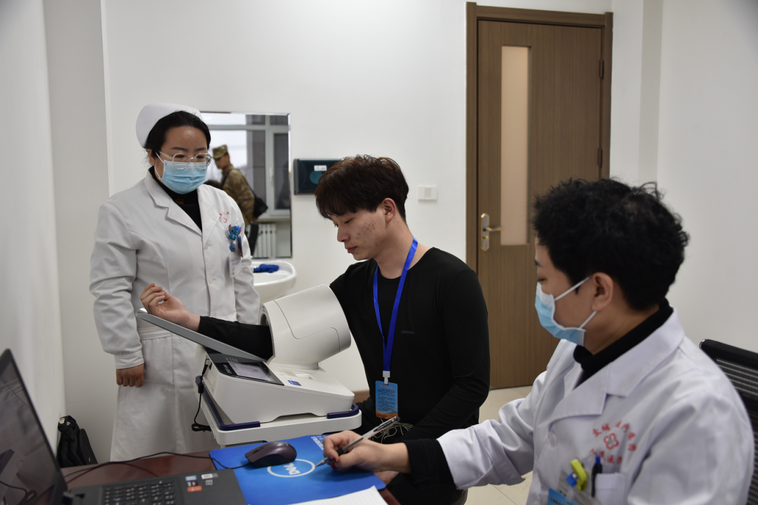 据了解,交城县征兵办在节前便组织了2轮征兵体检业务培训.
