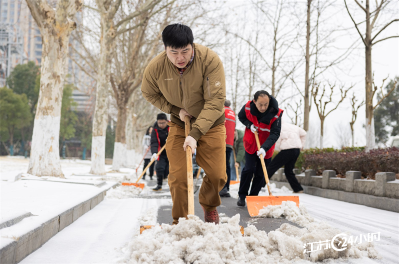 (记者蒋文超摄 19:30上线)2月24日,南京市雨花台区古雄街道各部门
