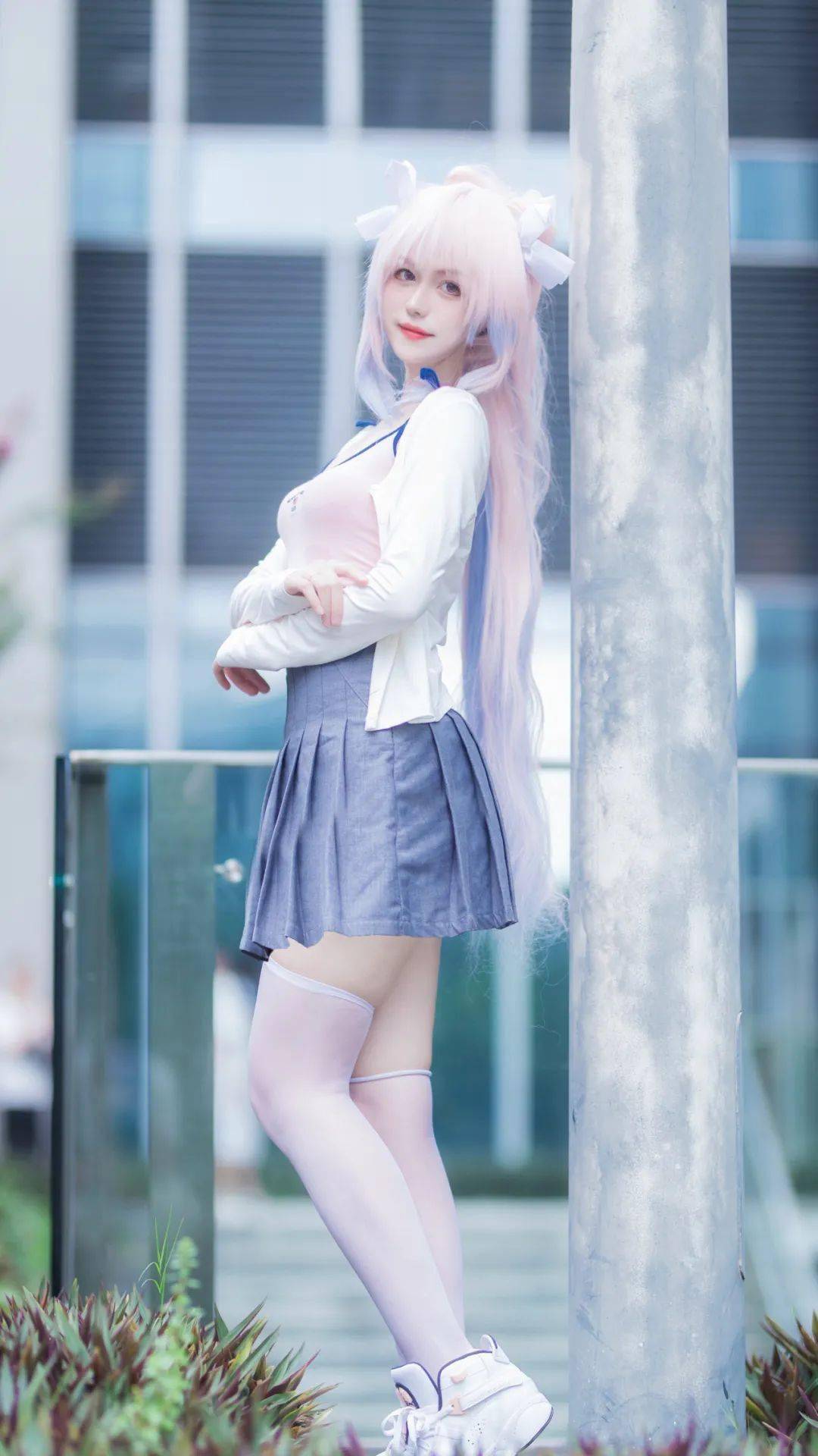 67cosplay丨漫展上遇到常服心海,百褶裙下圆润的线条彷佛在流淌着