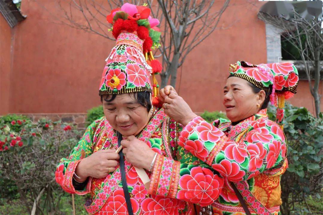 南诏铁柱踏歌会你去了吗?_游客_花灯_群众