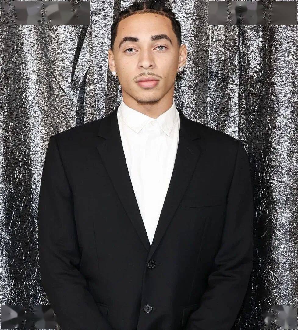 丹尼尔·朱列兹·_史密斯_小伙子