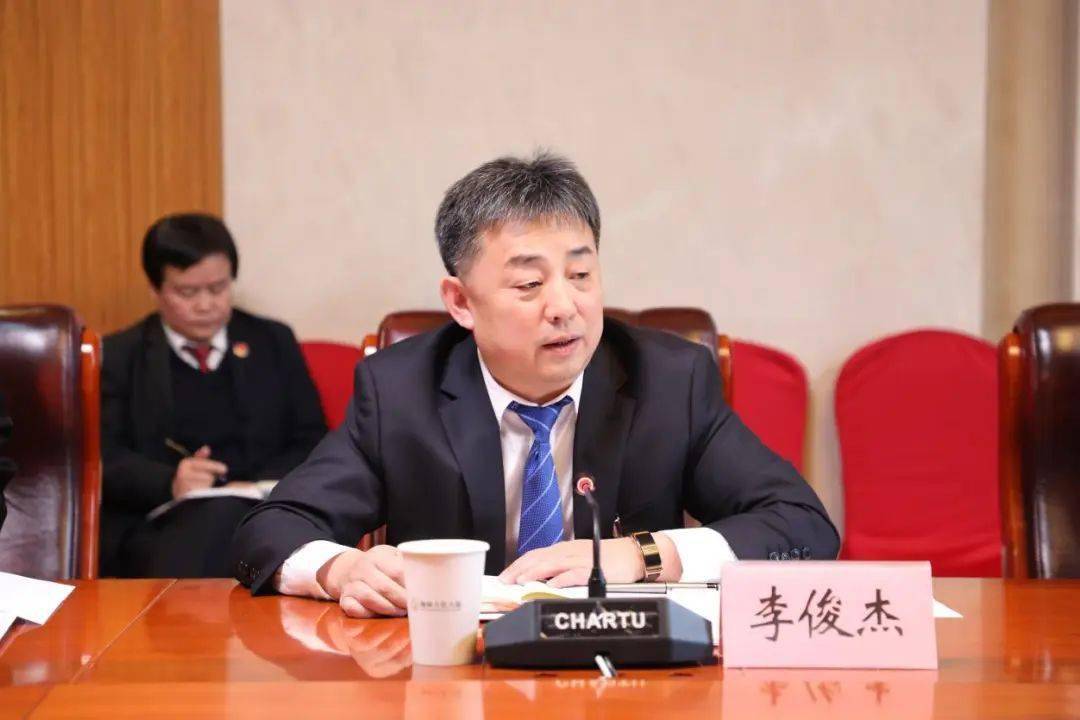 横山代表团审议市人大常委会报告和"两院"报告——立