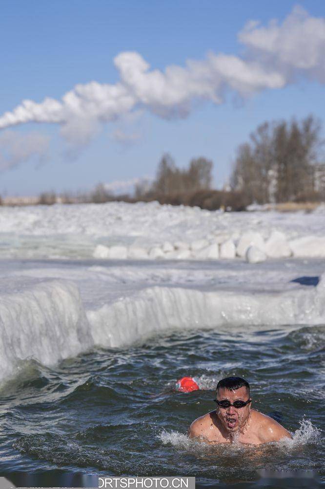 呼伦贝尔冬泳爱好者们用实际行动助力十四冬_中国_游泳_海拉尔区