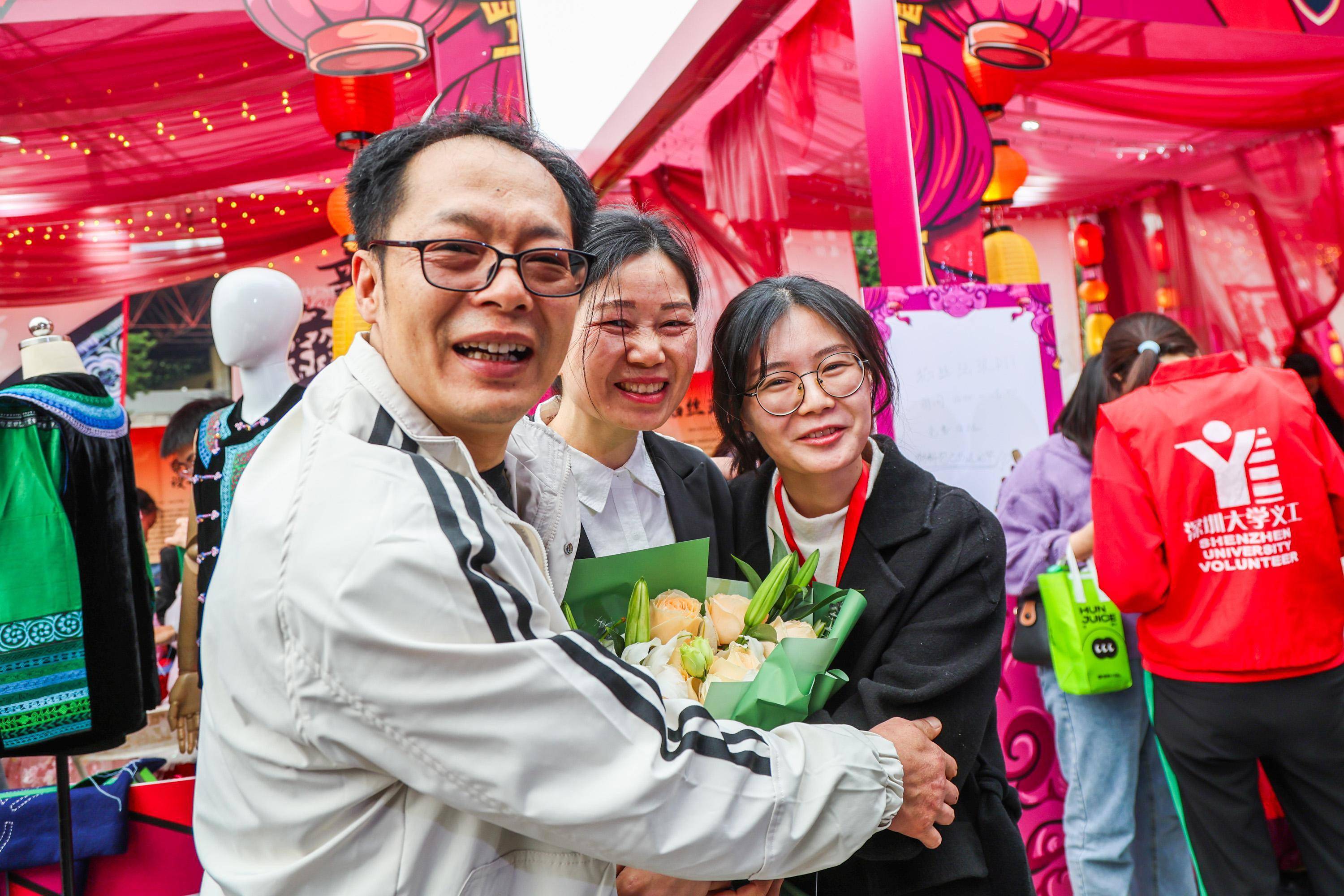 程吟说,自己好几年都没有回家过年了,今年即将研究生毕业的她也将留在