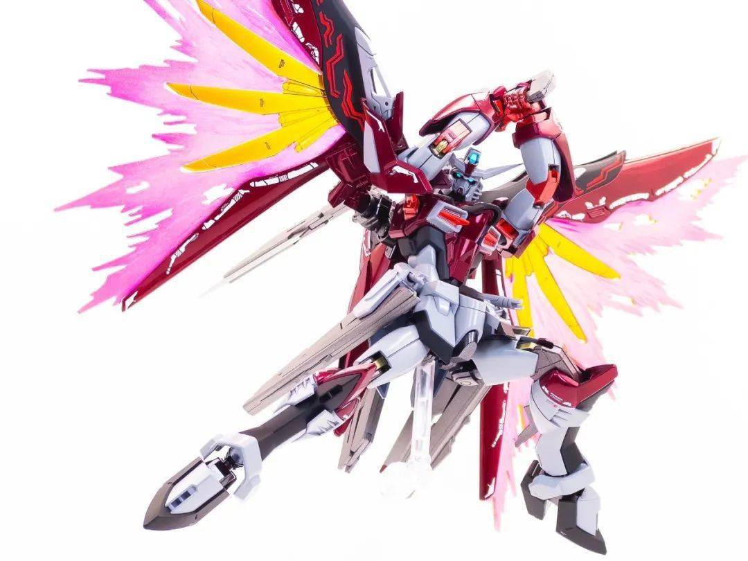 而且,这台机体还能双持阿隆戴特,双刀流启动!