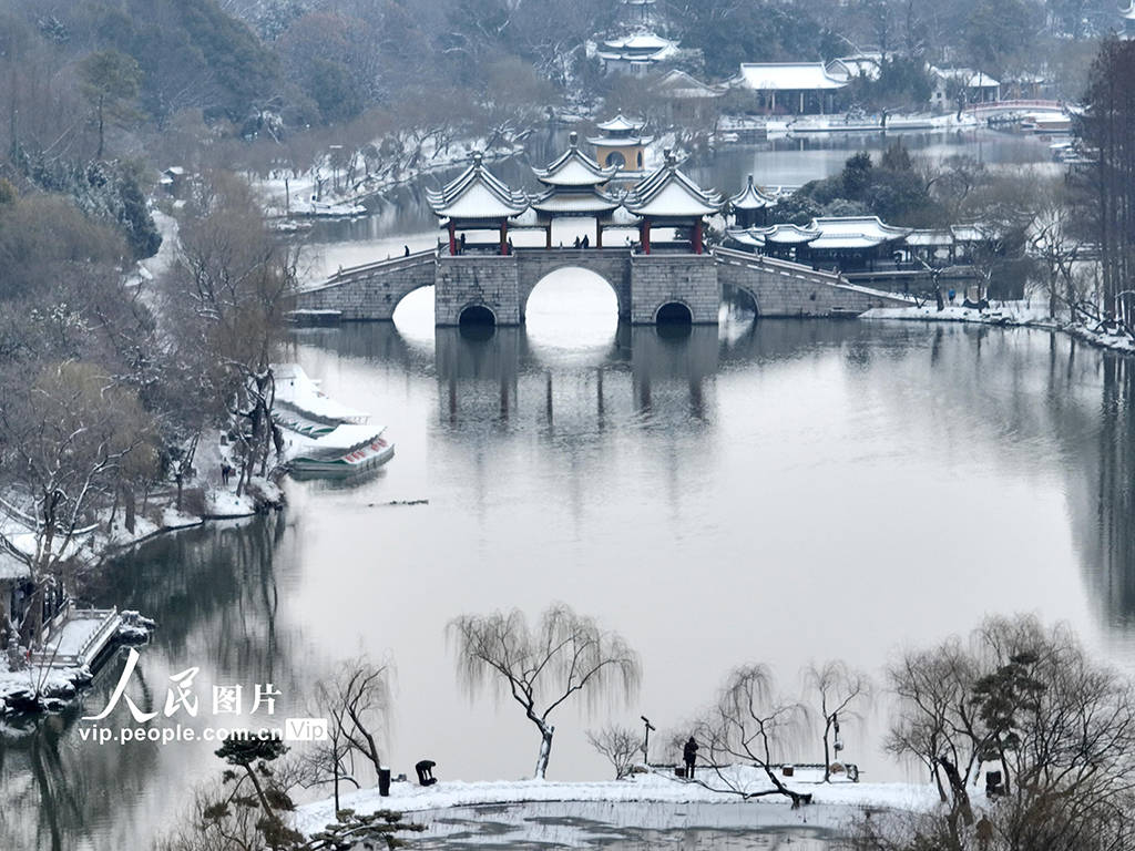 江苏扬州:瘦西湖雪景如画