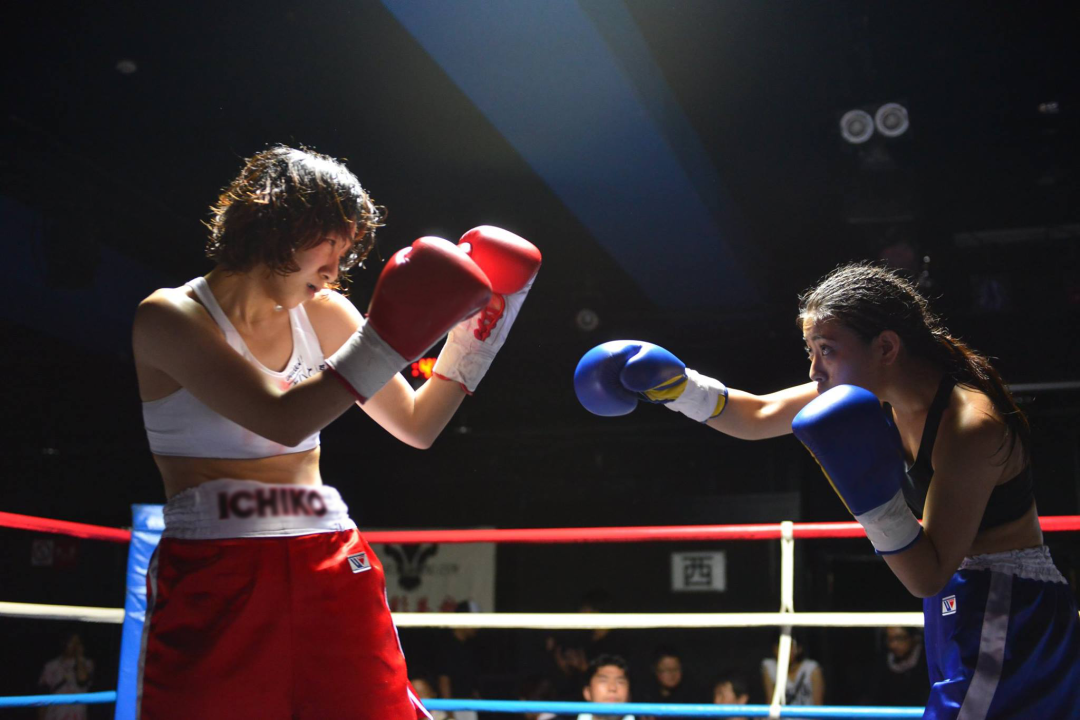 "贾玲瘦了100斤,我的身材焦虑翻了100倍"_健身_直角_女性