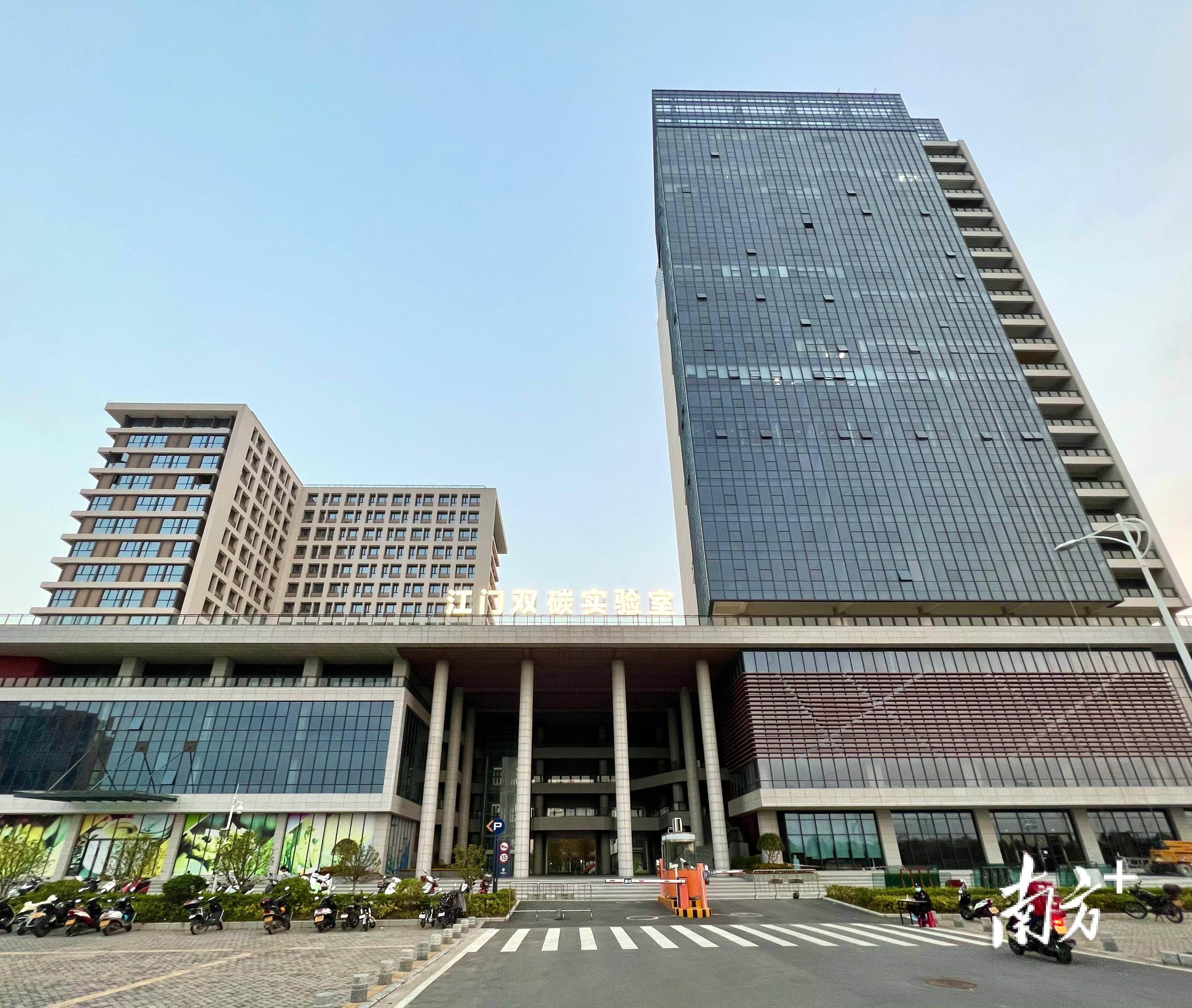 纵然"光环"加身,新会却始终对"标兵渐远,追兵紧逼"的发展形势和竞争