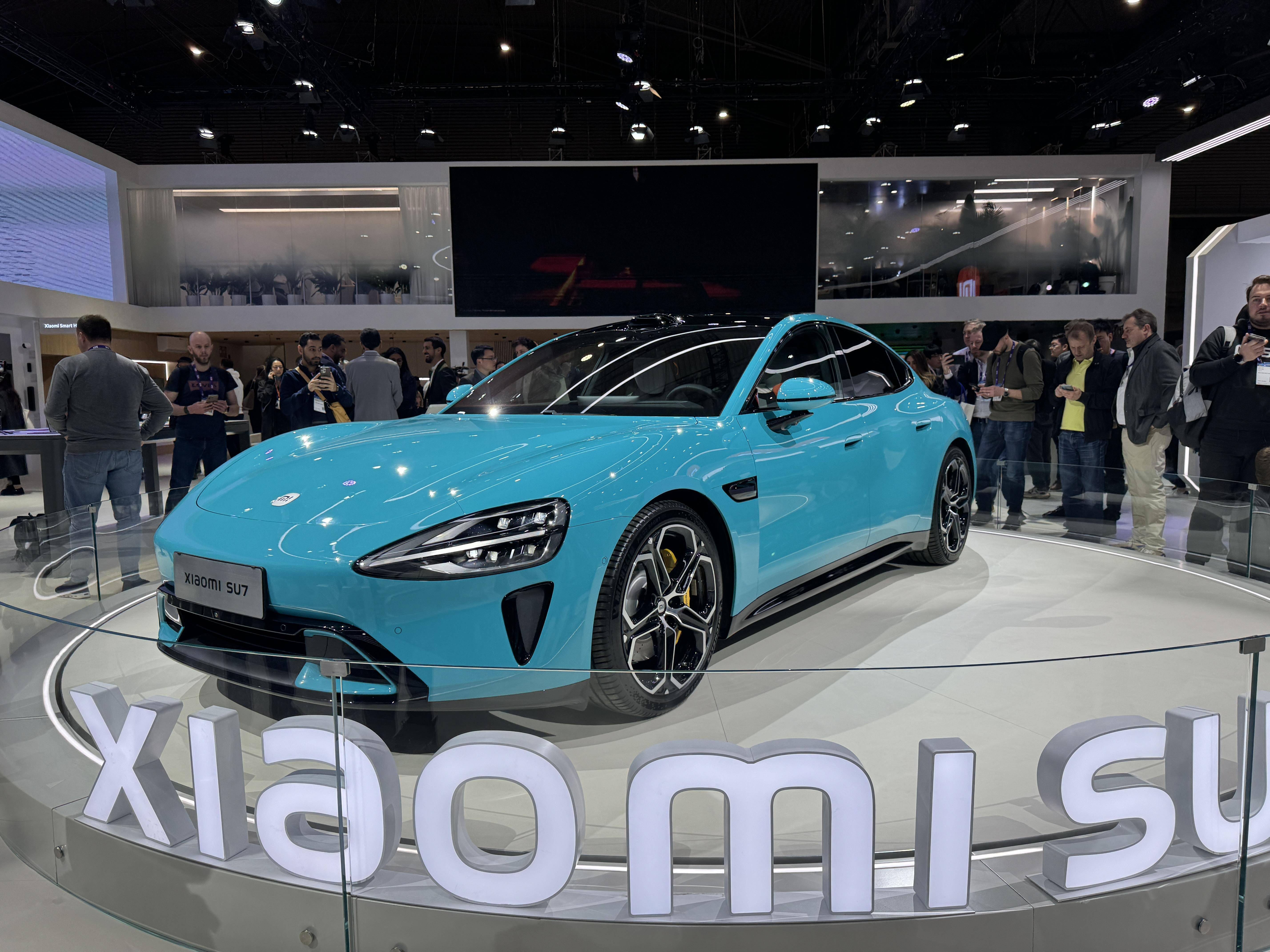 续航方面,su7标准版续航里程为668km,双电机max版续航里程为800km.