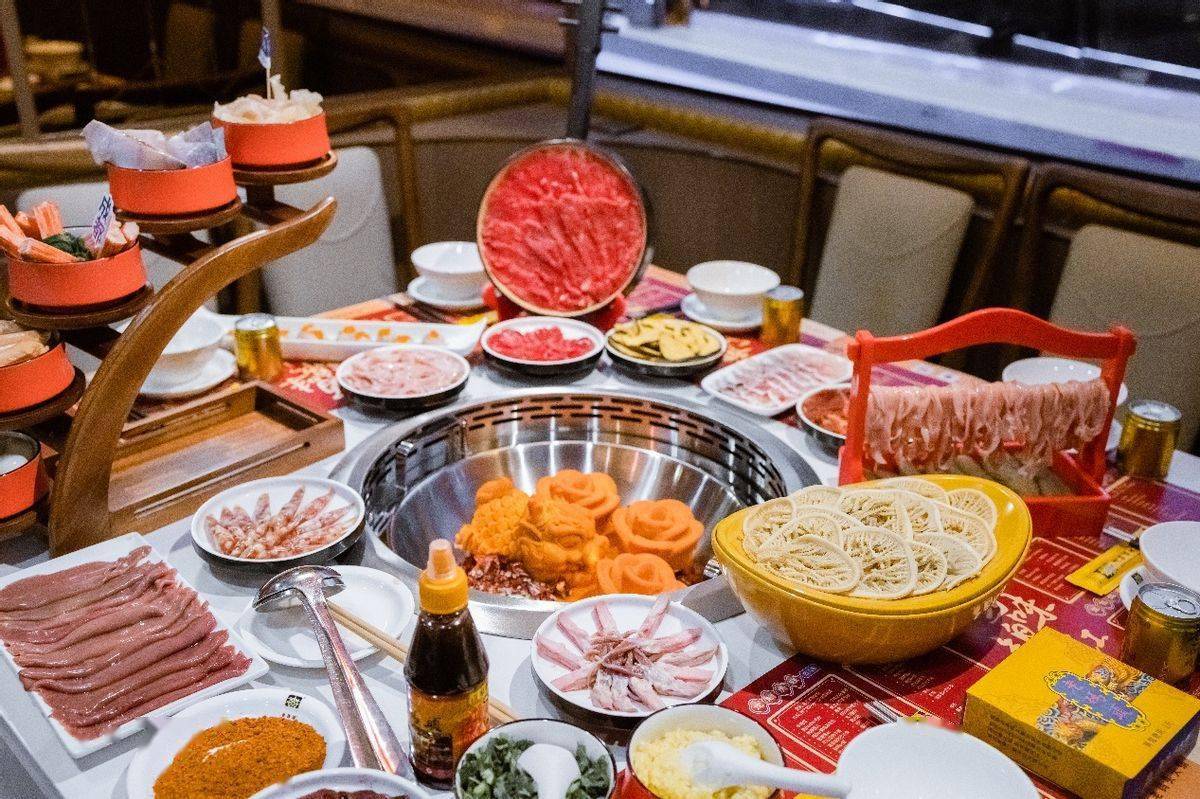 (图注:蜀味锦江水上主题火锅船)全方位感受热闹元宵"龙九子"再临锦江