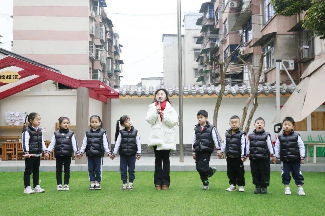 校园_进行了_师生