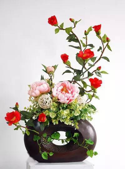 一瓶桌花,整个家都会充满诗意了_插花_梅花_牡丹