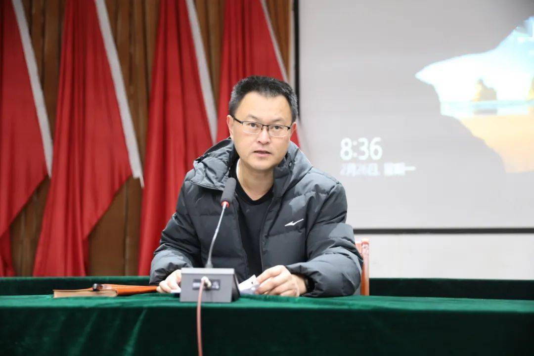 街道党工委副书记张润泽主持会议并强调,所有机关干部要严格遵守会议