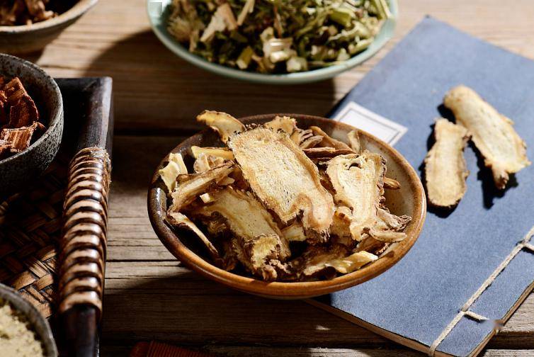 八大抗衰老的中药来了,让你越吃越年轻!_功效_枸杞_的作用