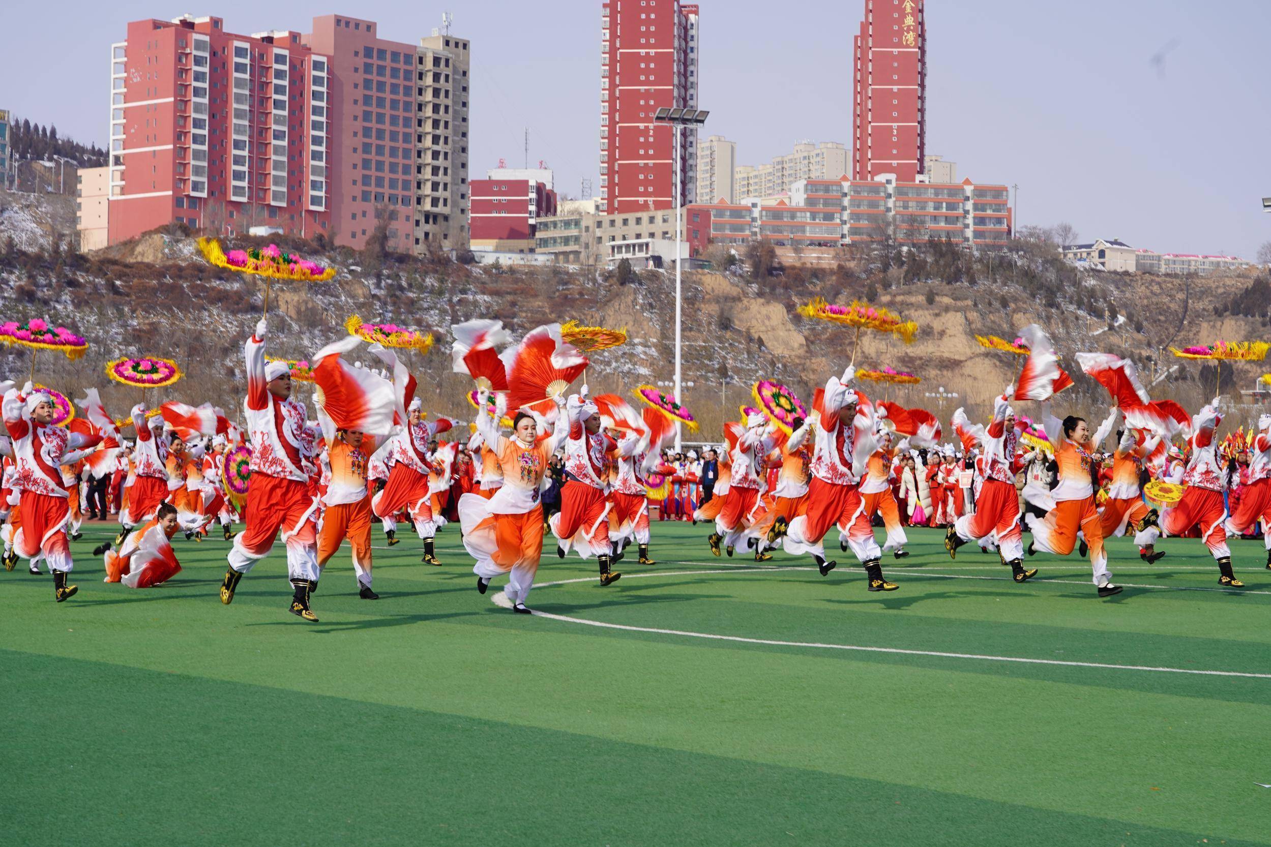 榆林横山:秧歌腰鼓迎佳节 非遗大餐庆元宵_文化_表演_中国