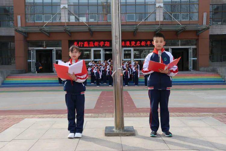 春龙抬首 逐梦前行——2024年德开小学开学典礼_师生_激励_五星红旗