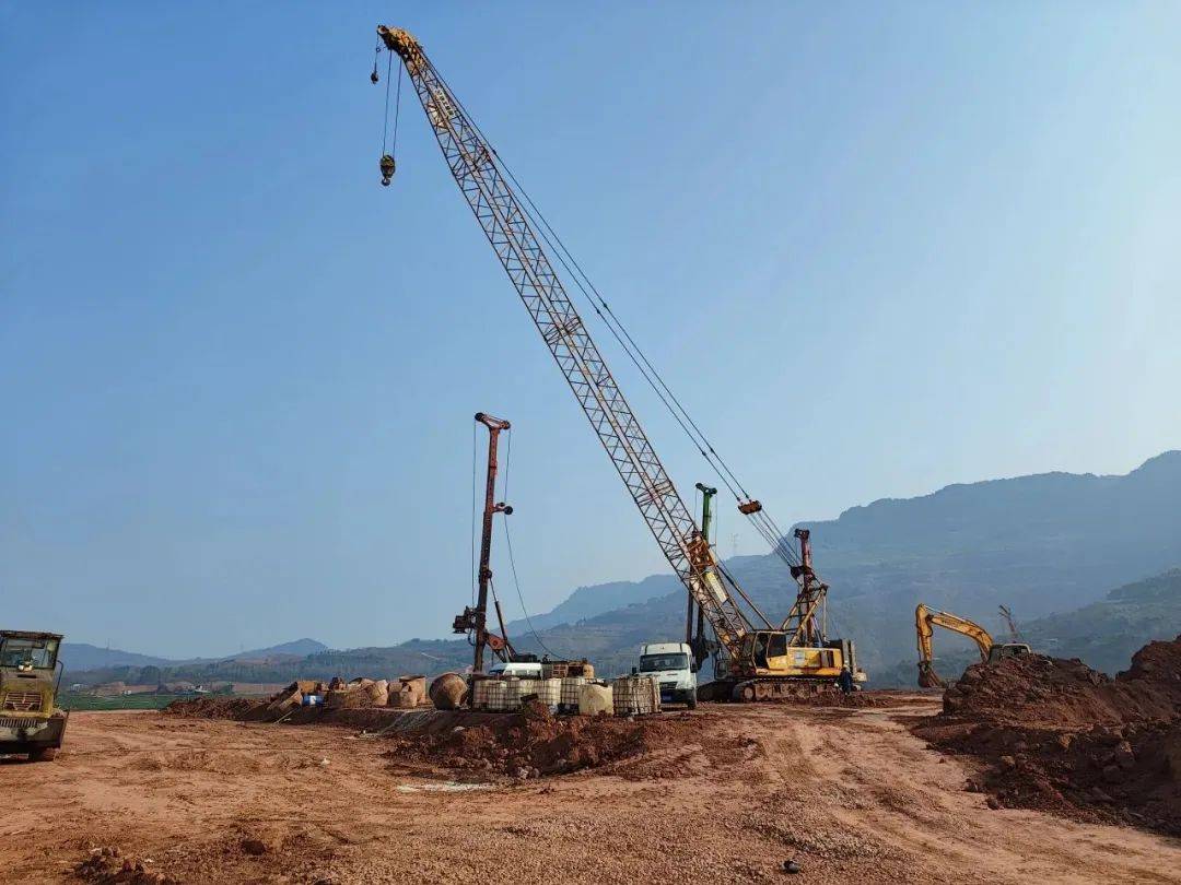 资,围绕"2 4"产业集群做文章,坚持"龙头 配套",依托海辰储能,爱玛科技