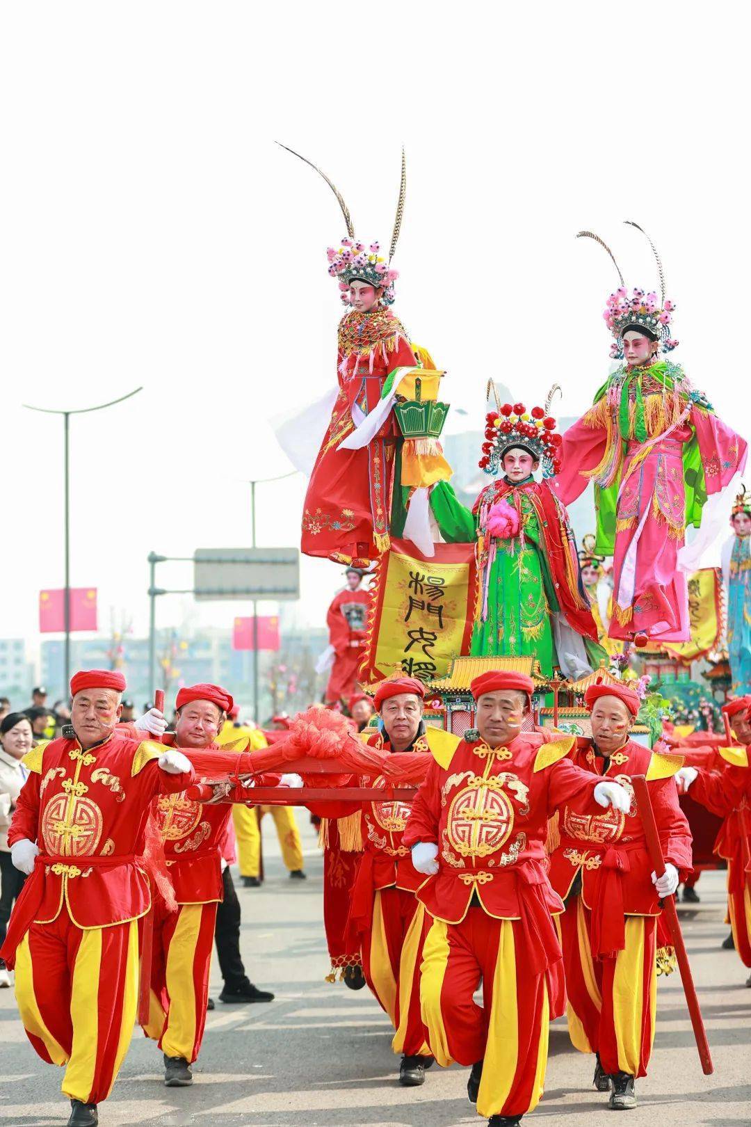 社火踩高跷图片