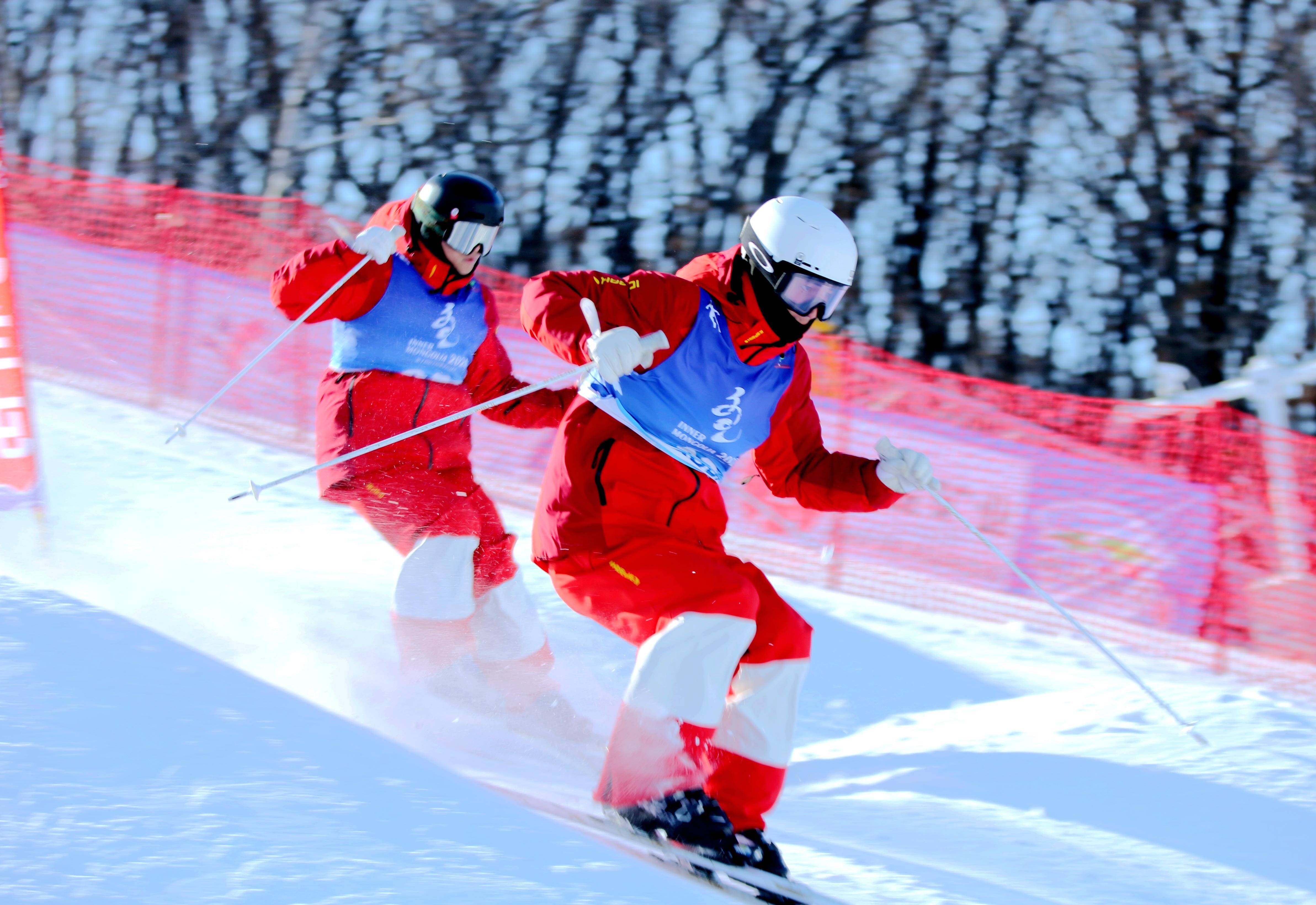 河南日报客户端记者在呼伦贝尔扎兰屯金龙山滑雪场