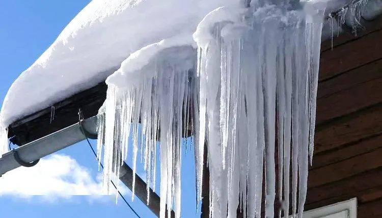 易出现高空坠雪落冰现象冰柱融化松动随着气温逐步回升形成大量冰柱