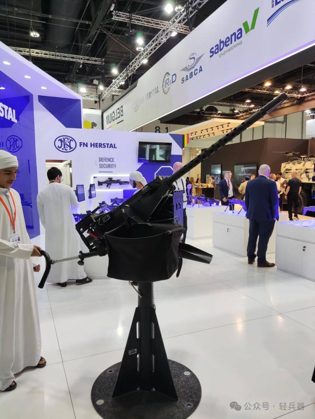 最新一届阿布扎比国际防务展,各国军火公司各显神通,这些轻武器你见过