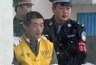 河南男子将压面机改成自动杀人机,连杀17人,因一句话放过第18人_黄勇