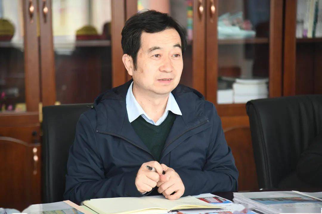 校党委书记乔丰年代表学校对督查组各位专家的来校督导检查和悉心指导