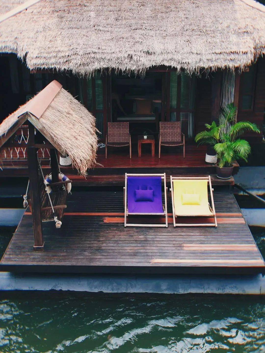 船屋,顾名思义,就是漂浮在桂河之上的房间,开门就是零距离亲水平台.